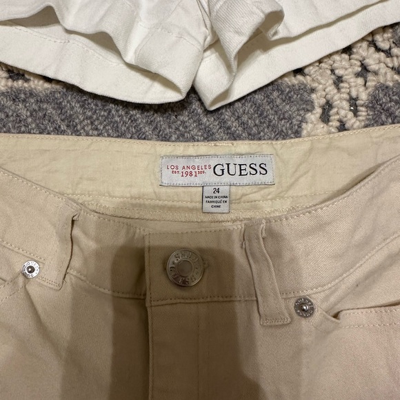 Bundle of two Guess Shorts - Picture 4 of 4